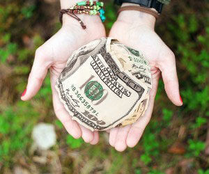 money-in-hands-300x250